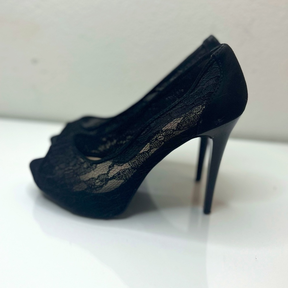 Guess Lace and Velvet Pumps Size 7